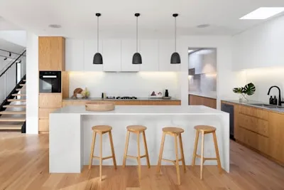 Pose de carrelage dans une cuisine